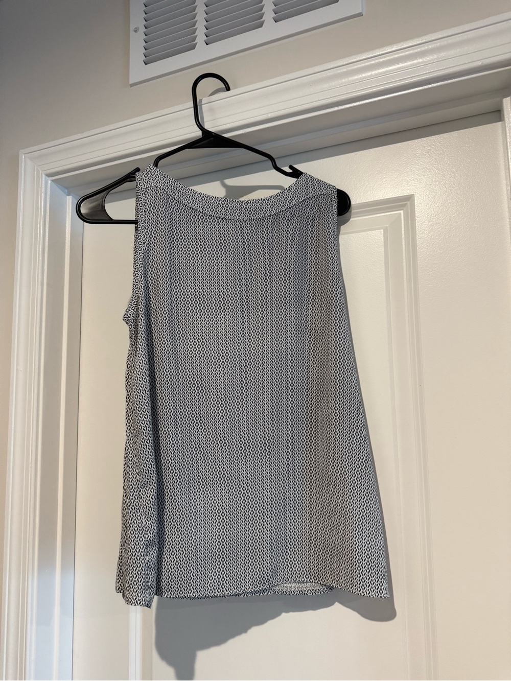 LOFT Black and White Sleeveless Printed Shell Top